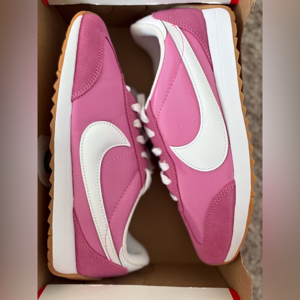 Nike Women’s Pacific ‘Playful Pink/White’ Gum Sneakers - Picture 5 of 9